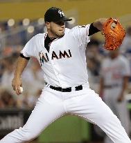 Marlins ace Fernandez extends home winning streak to 15