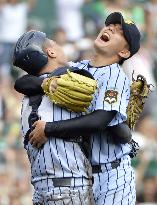 Jubilant Tokaidai Sagami battery hugs each other after victory