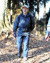 Crown Prince Naruhito reaches mountain peak near Tokyo