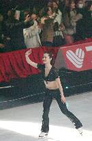 Arakawa delights 10,000 with homecoming skate