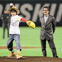 Oscar-winning film director Takita appears in ballpark