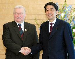 Abe meets with former Polish leader Walesa