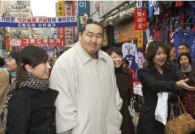 (1)Japanese sumo wrestlers in Korea