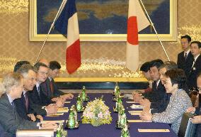 (2)Kawaguchi, de Villepin hold talks