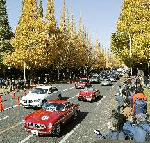 Vintage cars on parade in Tokyo