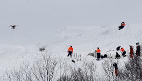 7 high school boys, 1 teacher die in avalanche in climbing lesson