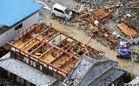 Suspected tornado hits western Japan