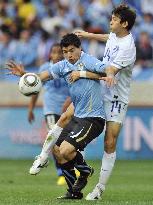 Uruguay beat S. Korea in World Cup round of 16