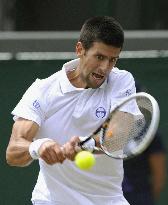 Djokovic advances to semifinals