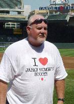 Twins' manager wears 'I love Japan women's soccer' T-shirt