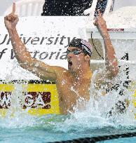 Phelps sets world record in men's 200m butterfly