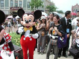 Hong Kong Disneyland officially opens