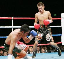Hasegawa scores TKO to defend WBC title