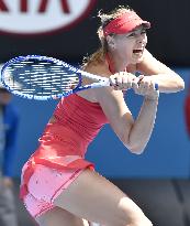 Sharapova advances to quarterfinals at Australian Open tennis