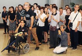 Singaporeans mourn Lee's death