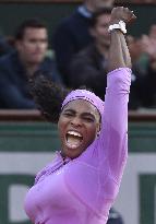 S. Williams advances to 4th round at French Open tennis
