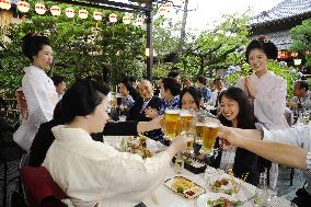 Cold beer with "geisha" girls marks start of hot Kyoto summer
