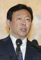 Lotte chief apologizes for family feud