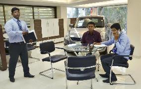 Customer visits Maruti Suzuki dealership in Mumbai to buy used car