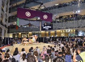 Sumo exhibition bouts at Tokyo skyscraper