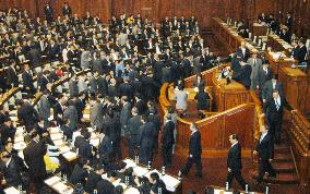 (1)Lower house OKs 82 tril. yen FY 2005 budget