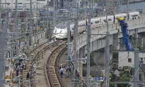 Removal of derailed shinkansen trains to start