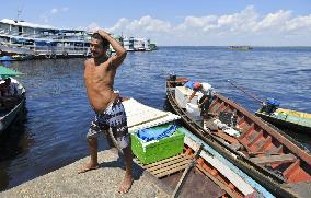 Fisherman posing by Negro River