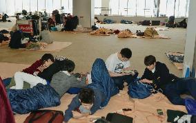 6,000 people spend night at airport as heavy snow hits Hokkaido