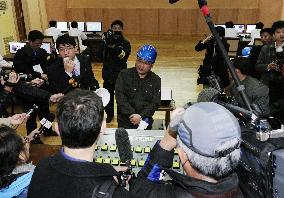 N. Korea shows rocket to foreign media