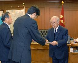 Nagasaki mayor lodges protest with Kyuma over A-bomb remarks