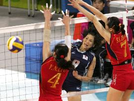 (1)Japan volleyball run ends in Athens quarterfinals