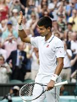 Novak Djokovic advances to Wimbledon 2nd round