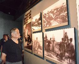 Chinese citizen views "Battle of Shanghai" photos at memorial hall