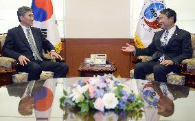 U.S., S. Korean officials discuss N. Korean nuclear issue
