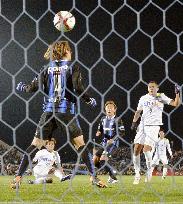 Sanfrecce Hiroshima beat Gamba Osaka