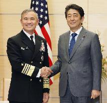 U.S. Pacific chief Harris talks with Japanese PM Abe