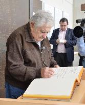 Ex-Uruguayan President Mujica visits Hiroshima