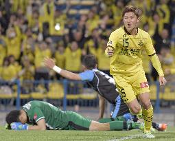 Soccer: Taketomi late show sees Reysol past Frontale