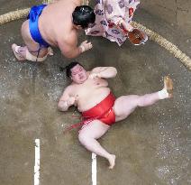 Kotoshogiku beats Onosho at autumn sumo in Tokyo