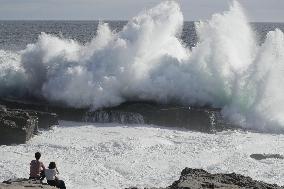 Powerful typhoon approaches Japan