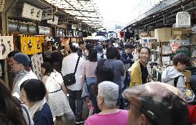 Tsukiji market scenes ahead of relocation
