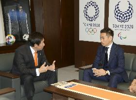 Football: Nagatomo and Japan's sports agency chief
