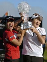 (1)Japanese pair wins Women's World Cup