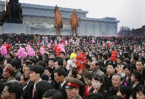 Citiens in Pyongyang after unveiling ceremony