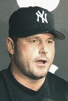 Clemens announces return to N.Y. Yankees