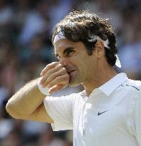 Federer defeated by Tsonga at Wimbledon q'finals