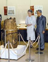 Emperor, empress visit National Museum of Japanese History