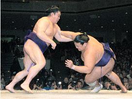 Wakanohana stays unbeaten