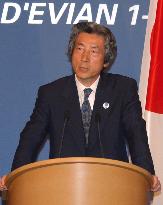 Koizumi speaks at press conference after end of Evian summit