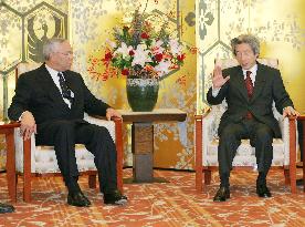 U.S. Secretary of State Powell meets with Koizumi